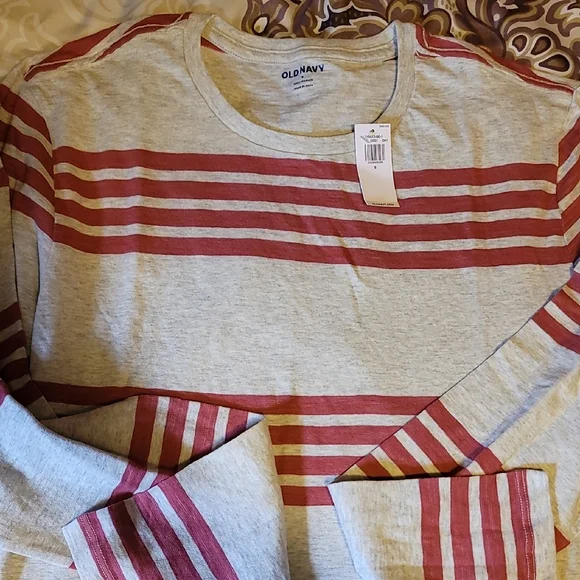 Old Navy Heather Gray and Red Striped Tee Sz: S NWT - Picture 2 of 5